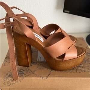 Never Worn Steve Madden Brown Platform Heels